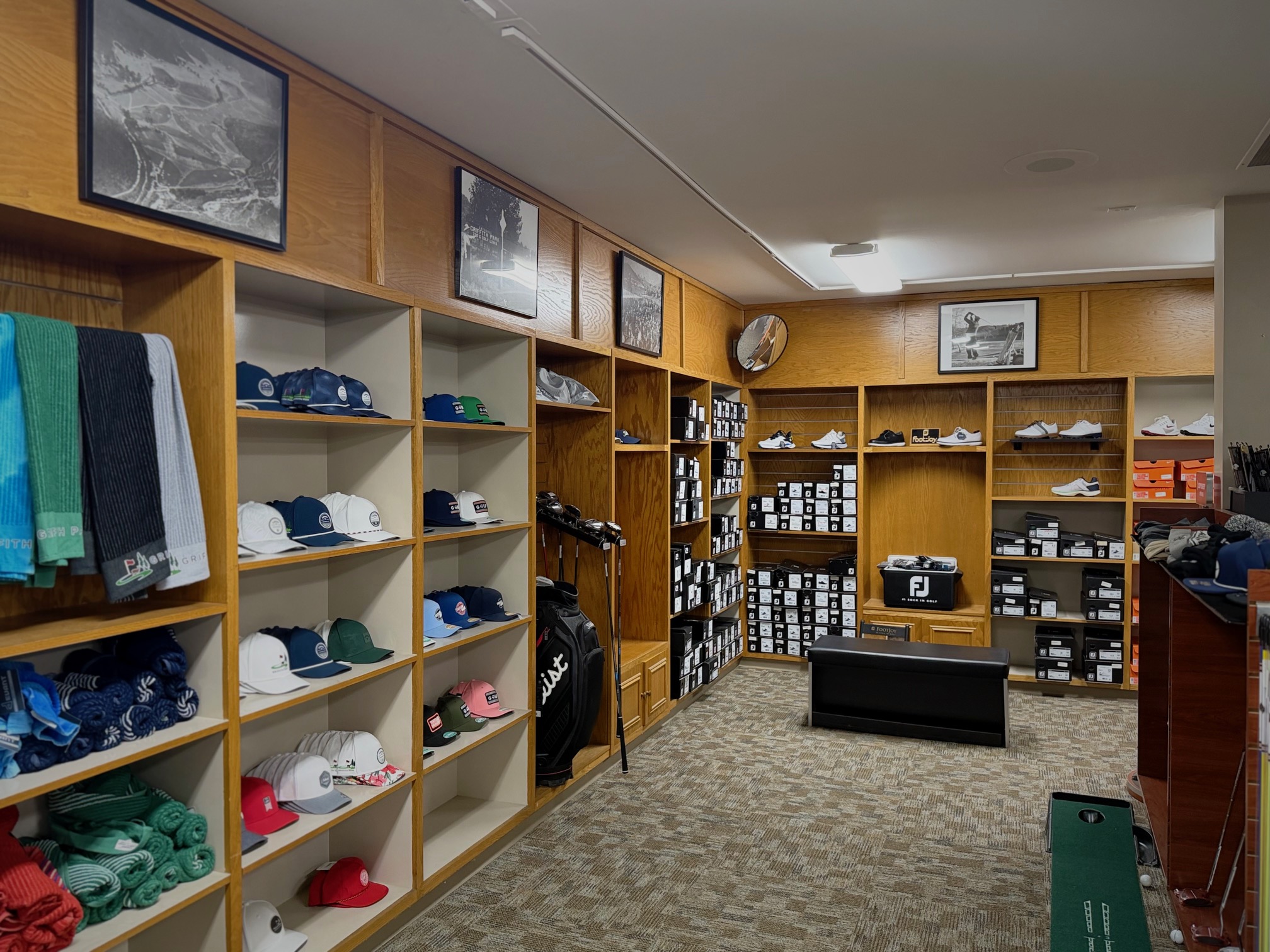 Apparel of golf course 